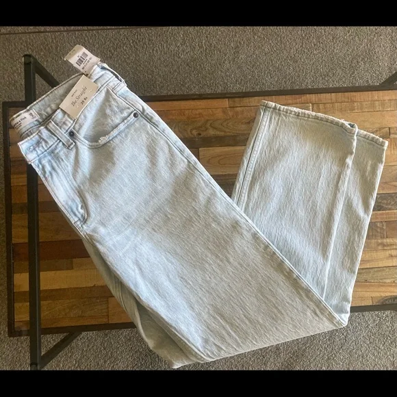 Abercrombie & Fitch Mid Rise The Straight Jeans - Picture 3 of 11